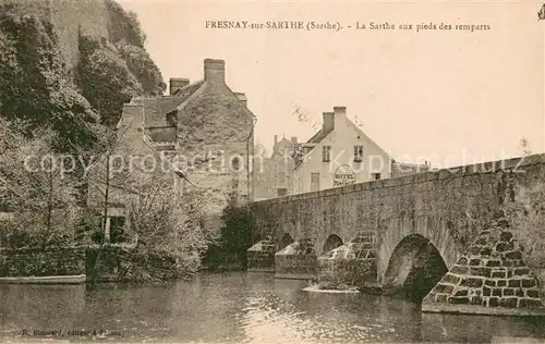 AK / Ansichtskarte Fresnay sur Sarthe La Sarthe aux pieds des remparts Fresnay sur Sarthe