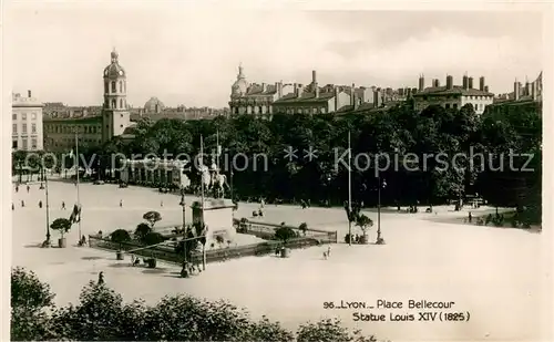 AK / Ansichtskarte Lyon_France Place Bellecour Statue Louis XIV Lyon France