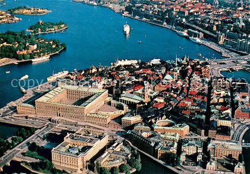 AK / Ansichtskarte Stockholm Altstadt Schloss Fliegeraufnahme Stockholm