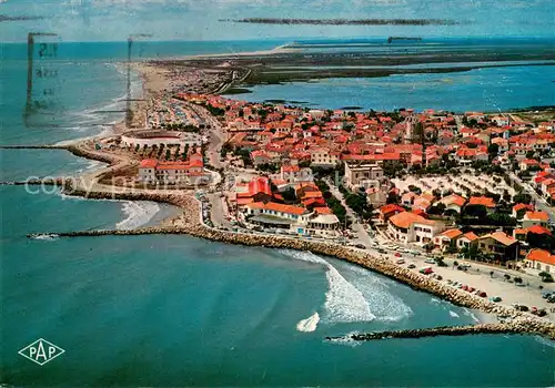 AK / Ansichtskarte Les_Saintes Maries de la Mer Vue aerienne du front de mer Les