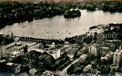 AK / Ansichtskarte Enghien les Bains Vue aerienne Etablissement thermal le casino municipal et le lac avec lIle des Cygnes Enghien les Bains