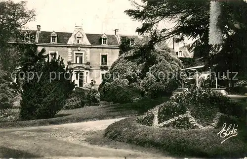 AK / Ansichtskarte Luc sur Mer Un coin du Jardin Public La Mairie Luc sur Mer