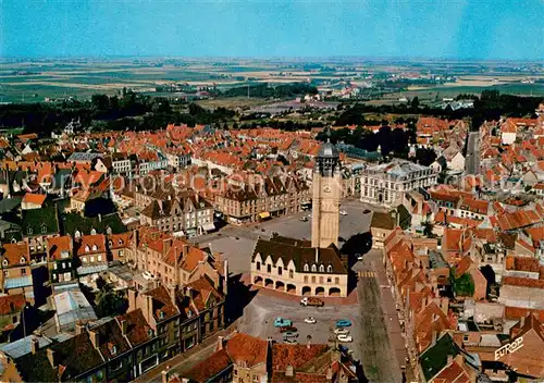 AK / Ansichtskarte Bergues Le Beffroi de lHotel de Ville Vue aerienne Bergues