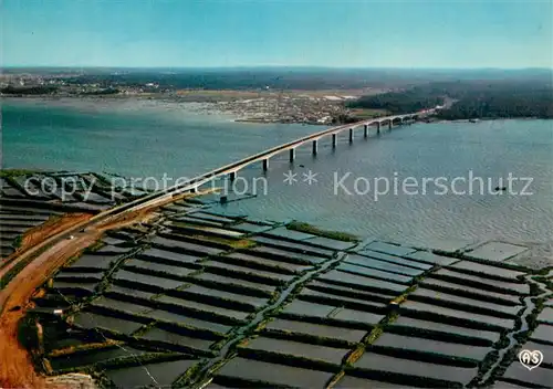 AK / Ansichtskarte Marennes_Charente Maritime Pont de la Seudre vue aerienne Marennes