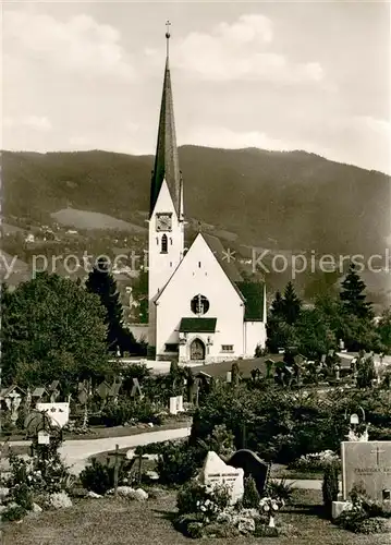 AK / Ansichtskarte Bad_Wiessee_Tegernsee Kath Pfarrkirche Mariae Himmelfahrt mit Bergfriedhof Bad_Wiessee_Tegernsee