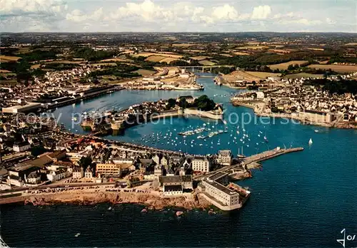 AK / Ansichtskarte Concarneau_Finistere Vue generale aerienne sur le port et la ville close Concarneau_Finistere