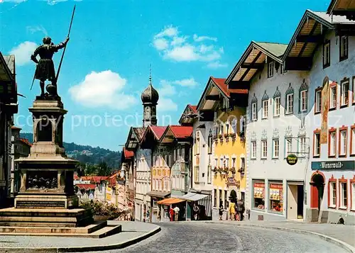 AK / Ansichtskarte Bad_Toelz Altstadt mit Marktstrasse und Denkmal Bad_Toelz