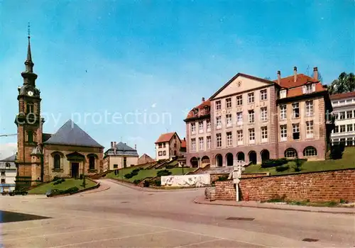 AK / Ansichtskarte Bitche_Moselle La Mairie Eglise Ste Catherine Le Monuent aux Morts Bitche_Moselle