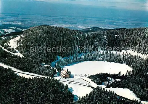 AK / Ansichtskarte Seebach_Ortenaukreis Berghotel Mummelsee an der Schwarzwaldhochstrasse im Winter Fliegeraufnahme Seebach Ortenaukreis