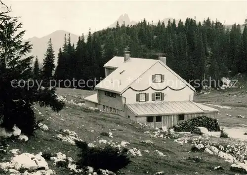 AK / Ansichtskarte Aschau_Chiemgau Riesenhuette gegen Kampenwand Berghaus Chiemgauer Alpen Aschau Chiemgau