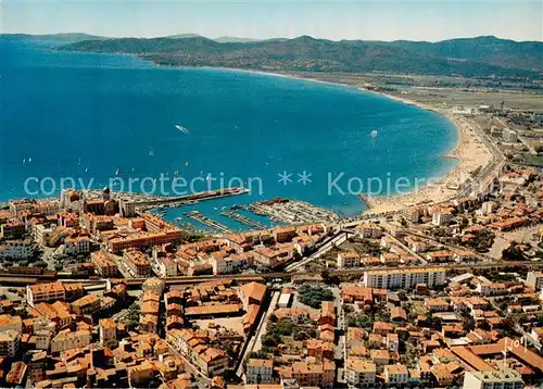 AK / Ansichtskarte Saint Raphael_Var Vue generale aerienne Auf fond le Massif des Maures Saint Raphael Var
