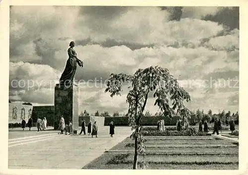 AK / Ansichtskarte Leningrad_St_Petersburg Piskaryovskoye Memorial Cemetery Museum Statue of Motherland Leningrad_St_Petersburg