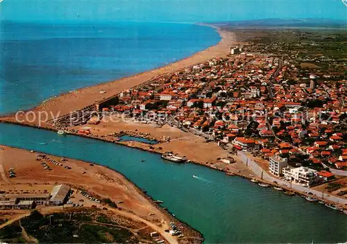 AK / Ansichtskarte Valras Plage Vue aerienne sur la ville et la plage Valras Plage