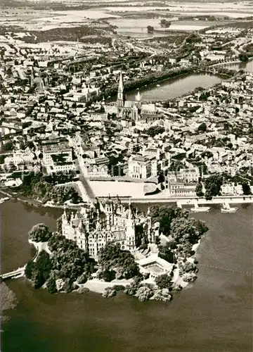 AK / Ansichtskarte Schwerin_Mecklenburg Fliegeraufnahme mit Schloss Schwerin_Mecklenburg
