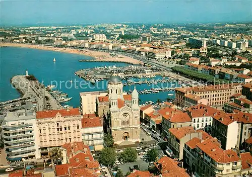 AK / Ansichtskarte Saint Raphael_Var Vue aerienne La Cathedrale le Port et dans le fond Frejus Plage Saint Raphael Var