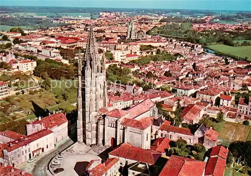 AK / Ansichtskarte Saintes_Charente Maritime Vue aerienne de l Eglise de Saint Eutrope au fond la Charente et Cathedrale Saint Pierre Saintes Charente Maritime