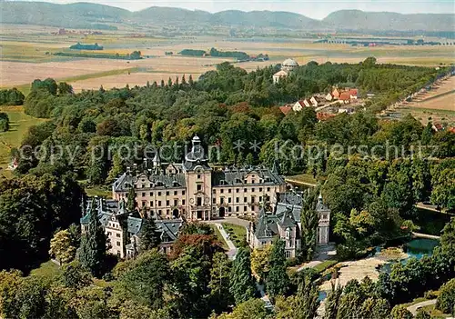 AK / Ansichtskarte Bueckeburg Schloss mit Mausoleum und Wesergebirge Fliegeraufnahme Bueckeburg