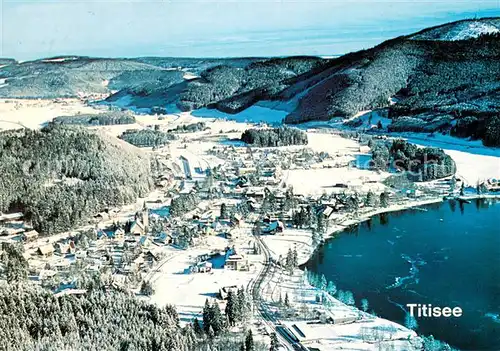 AK / Ansichtskarte Titisee Heilklimatischer Kurort Winter im Schwarzwald Fliegeraufnahme Titisee
