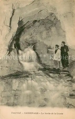 AK / Ansichtskarte Sassenage Sortie de la grotte Sassenage