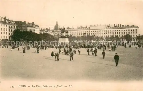 AK / Ansichtskarte Lyon_France Place Bellecour le Jeudi Monument Lyon France