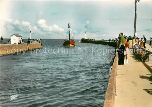 AK / Ansichtskarte Grandcamp_les_Bains Arrivee dun beateau dans le Chenal Grandcamp_les_Bains