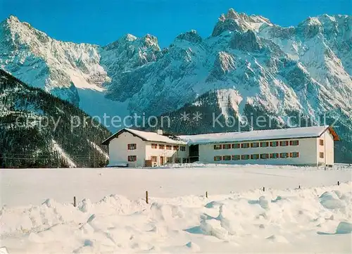 AK / Ansichtskarte Mittenwald_Bayern Ganghofer Jugendherberge Winterlandschaft Alpen Mittenwald Bayern