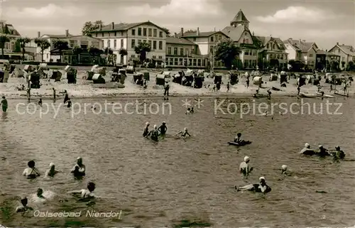 AK / Ansichtskarte Niendorf_Ostseebad_Timmendorferstrand Strand Hotels 