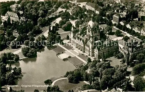 AK / Ansichtskarte Hannover Maschpark mit Teich Neues Rathaus Polizei Praesidium Fliegeraufnahme Hannover