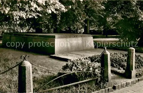AK / Ansichtskarte Husum_Nordfriesland Grabmal Theodor Storms Husum_Nordfriesland