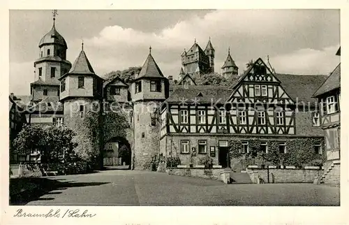 AK / Ansichtskarte Braunfels Altstadt Torbogen Fachwerkhaeuser Schloss Braunfels