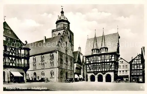 AK / Ansichtskarte Alsfeld Marktplatz Rathaus Historisches Gebaeude Fachwerkhaeuser Alsfeld