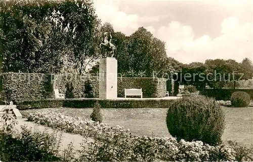 AK / Ansichtskarte Krefeld Husaren Denkmal Krefeld