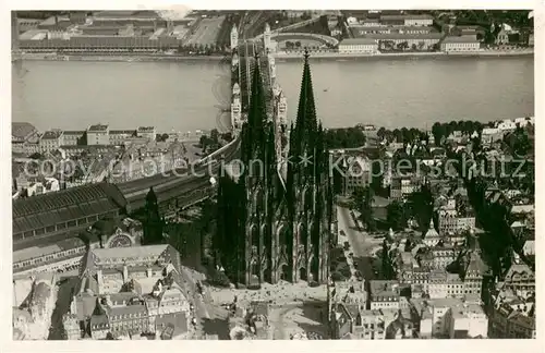 AK / Ansichtskarte Koeln_Rhein Dom mit Hauptbahnhof Koeln_Rhein