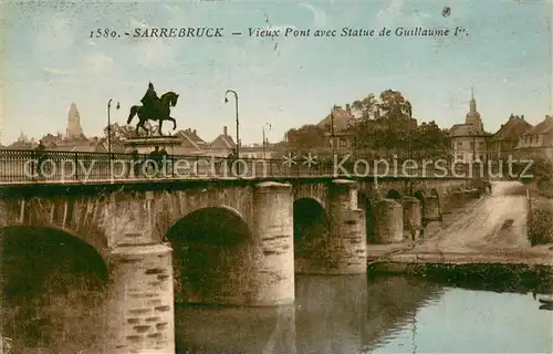 AK / Ansichtskarte Sarrebruck_Saarbruecken Vieux pont avec Statue de Guillaume Ier Monument 