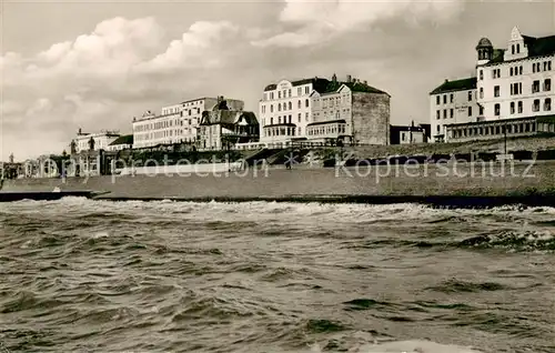 AK / Ansichtskarte Borkum Strandpromenade Nordseebad Ansicht vom Meer aus Borkum