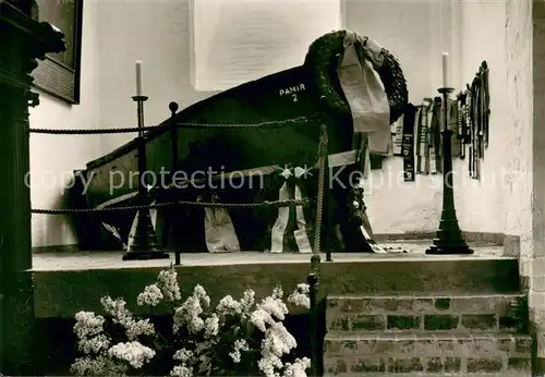 AK / Ansichtskarte Luebeck St.JakobiSchifferkapelle mit Rettungsboot der Pamir Luebeck