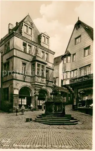 AK / Ansichtskarte Bernkastel Kues Marktplatz am Rathaus und Fa.J.M.Meyer Plein Bernkastel Kues