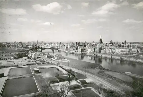 AK / Ansichtskarte Bremen Panorama Blick ueber die Weser zur Stadt Bremen
