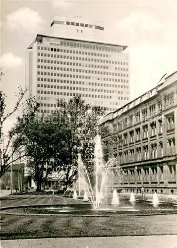 AK / Ansichtskarte Ludwigshafen_Rhein Hochhaus Verwaltungsgebaeude BASF Wasserspiele Ludwigshafen Rhein