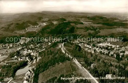 AK / Ansichtskarte Oerlinghausen Fliegeraufnahme Teutoberger Wald und Bergstadt Oerlinghausen