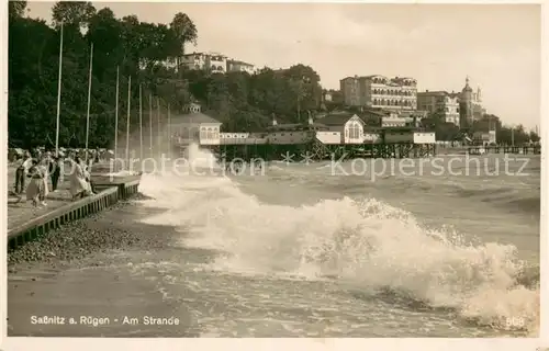 AK / Ansichtskarte Sassnitz_Ostseebad_Ruegen Am Strande Sassnitz_Ostseebad_Ruegen