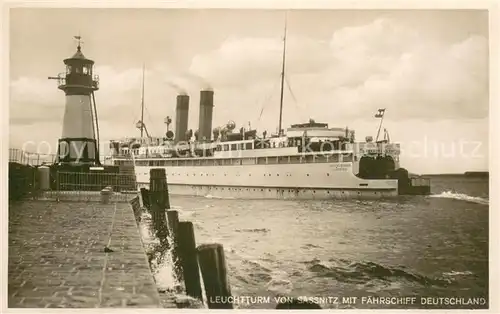 AK / Ansichtskarte Sassnitz_Ostseebad_Ruegen Leuchtturm mit Faehrschiff Deutschland Sassnitz_Ostseebad_Ruegen