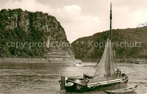 AK / Ansichtskarte St_Goarshausen Die Loreley Fischerboot am Rhein St_Goarshausen