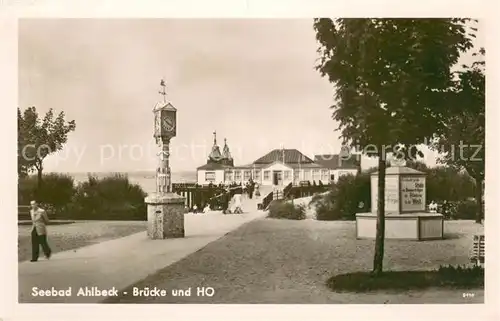 AK / Ansichtskarte Ahlbeck_Ostseebad Standuhr Seebruecke und HO Gaststaette Ahlbeck_Ostseebad