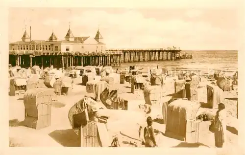 AK / Ansichtskarte Ahlbeck_Ostseebad Strand Blick zur Seebruecke HO Gaststaette Restaurant Ahlbeck_Ostseebad