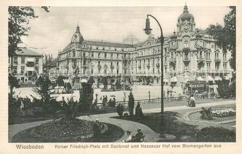 AK / Ansichtskarte Wiesbaden Kaiser Friedrich Platz mit Denkmal und Nassauer Hof Wiesbaden
