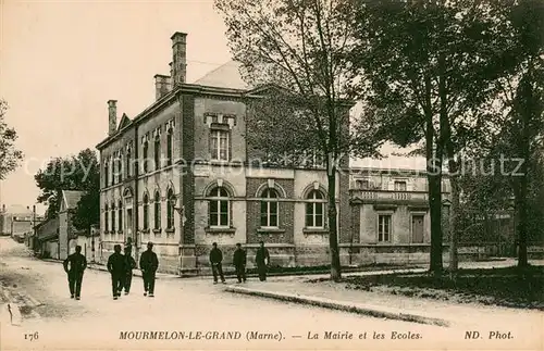 AK / Ansichtskarte Mourmelon le Grand La Mairie et les Ecoles Mourmelon le Grand