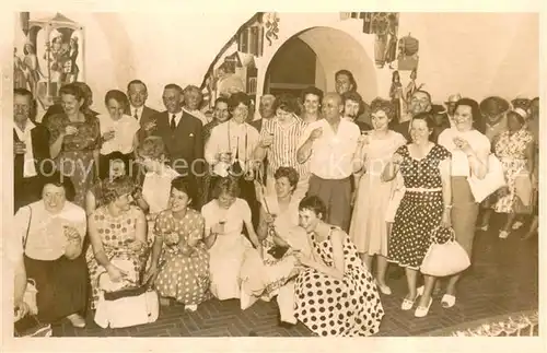 AK / Ansichtskarte Ruedesheim_am_Rhein Weinbrennerei Asbach Uralt Gruppenphoto 