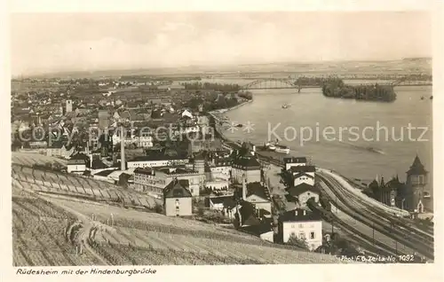 AK / Ansichtskarte Ruedesheim_am_Rhein Hindenburgbruecke mit Stadtansicht 