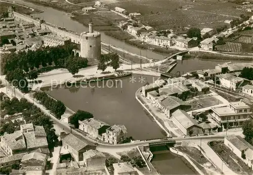 AK / Ansichtskarte Aigues Mortes_30 Vue aerienne sur le Bassin et la Tour de Constance 